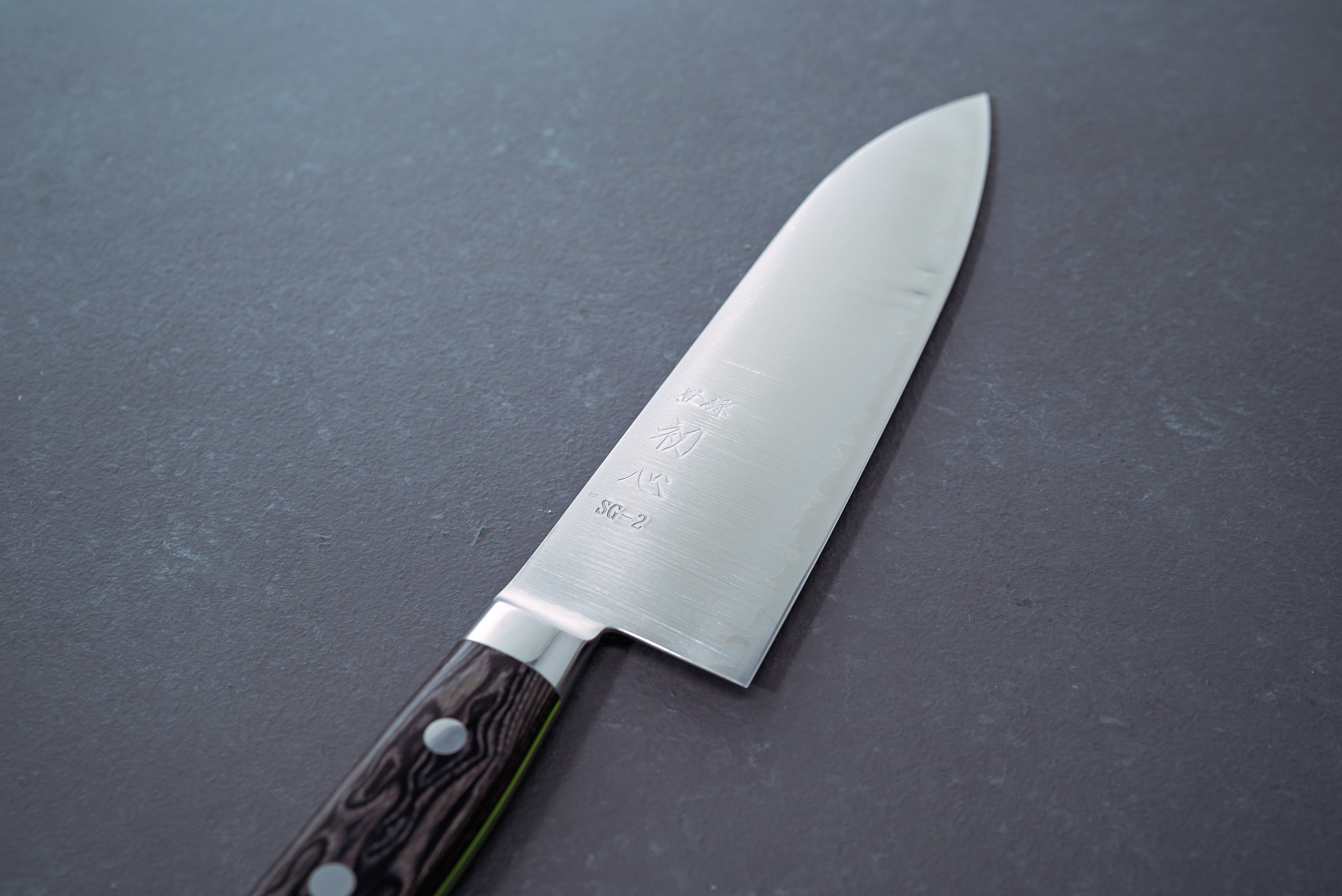 Hatsukokoro Hayabusa SG2 Migaki Santoku 180mm - Thecooksedge