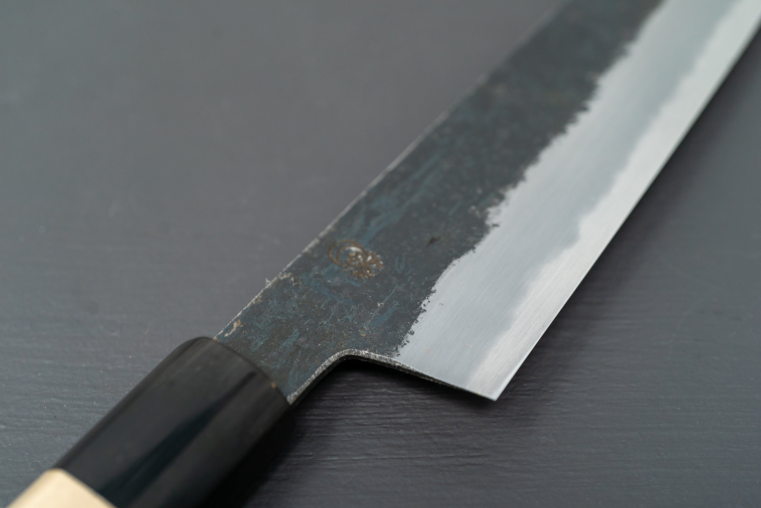 Sakai Kikumori Kikuzuki Kuro Kiritsuke Santoku 180mm - Thecooksedge
