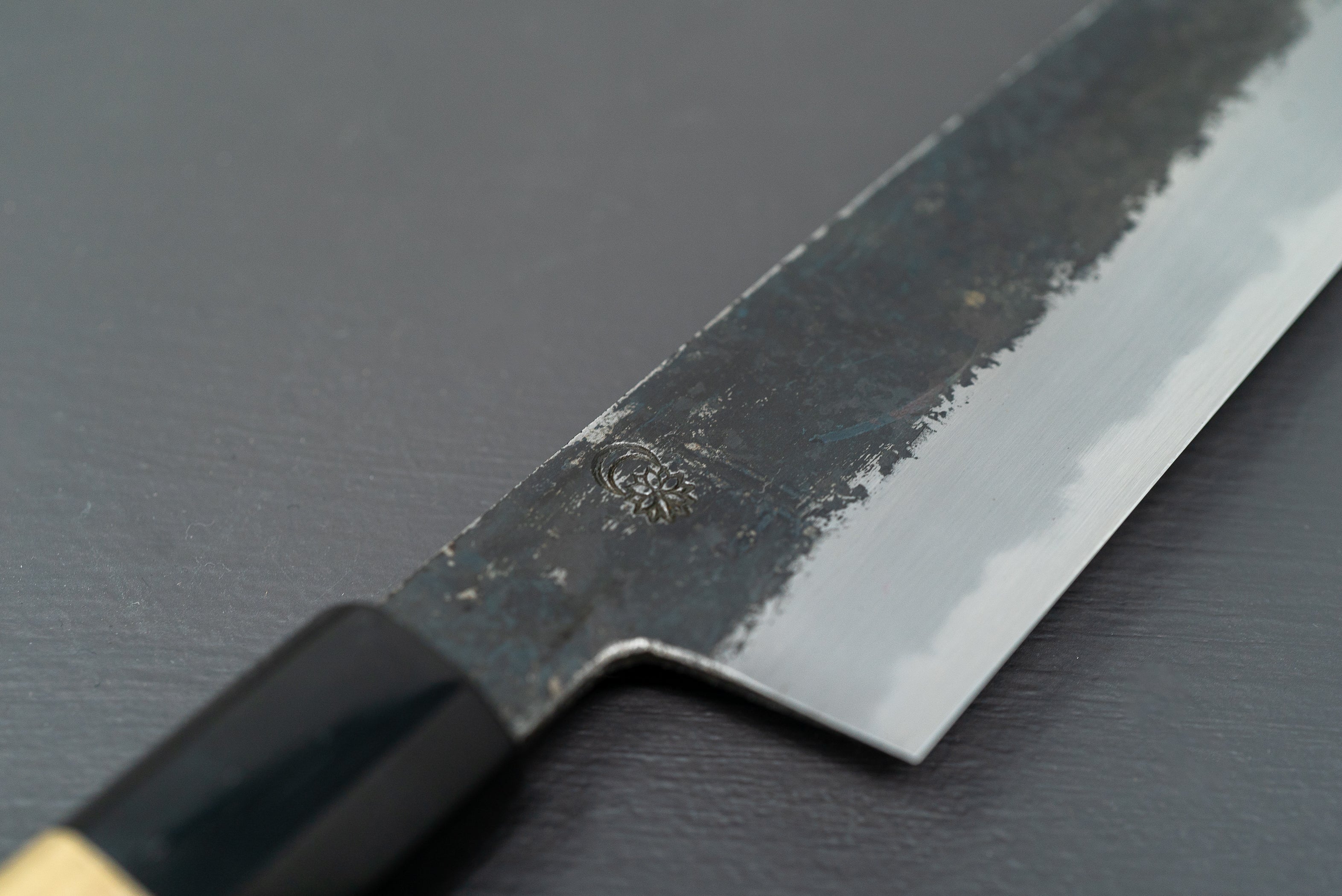 Sakai Kikumori Kikuzuki Kuro Santoku 180mm - Thecooksedge