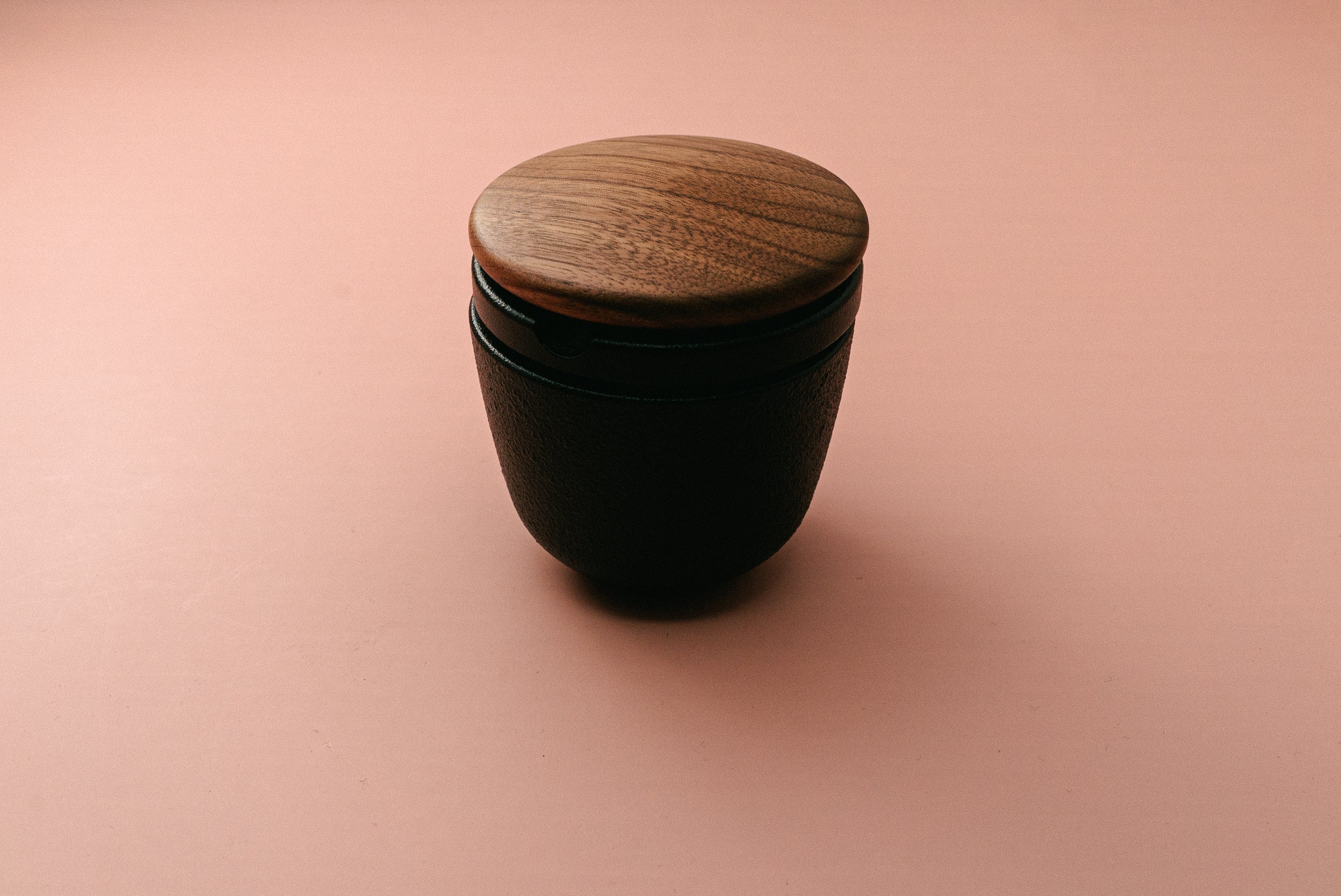 "Swing" Pepper / Spicemill with Walnut Lid - Thecooksedge
