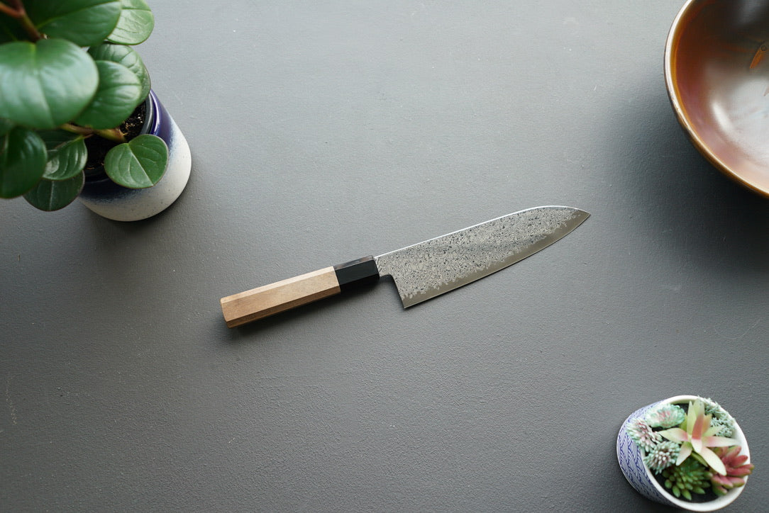 Hatsukokoro Sunaarashi Kurozome Damascus Santoku 180mm - Thecooksedge