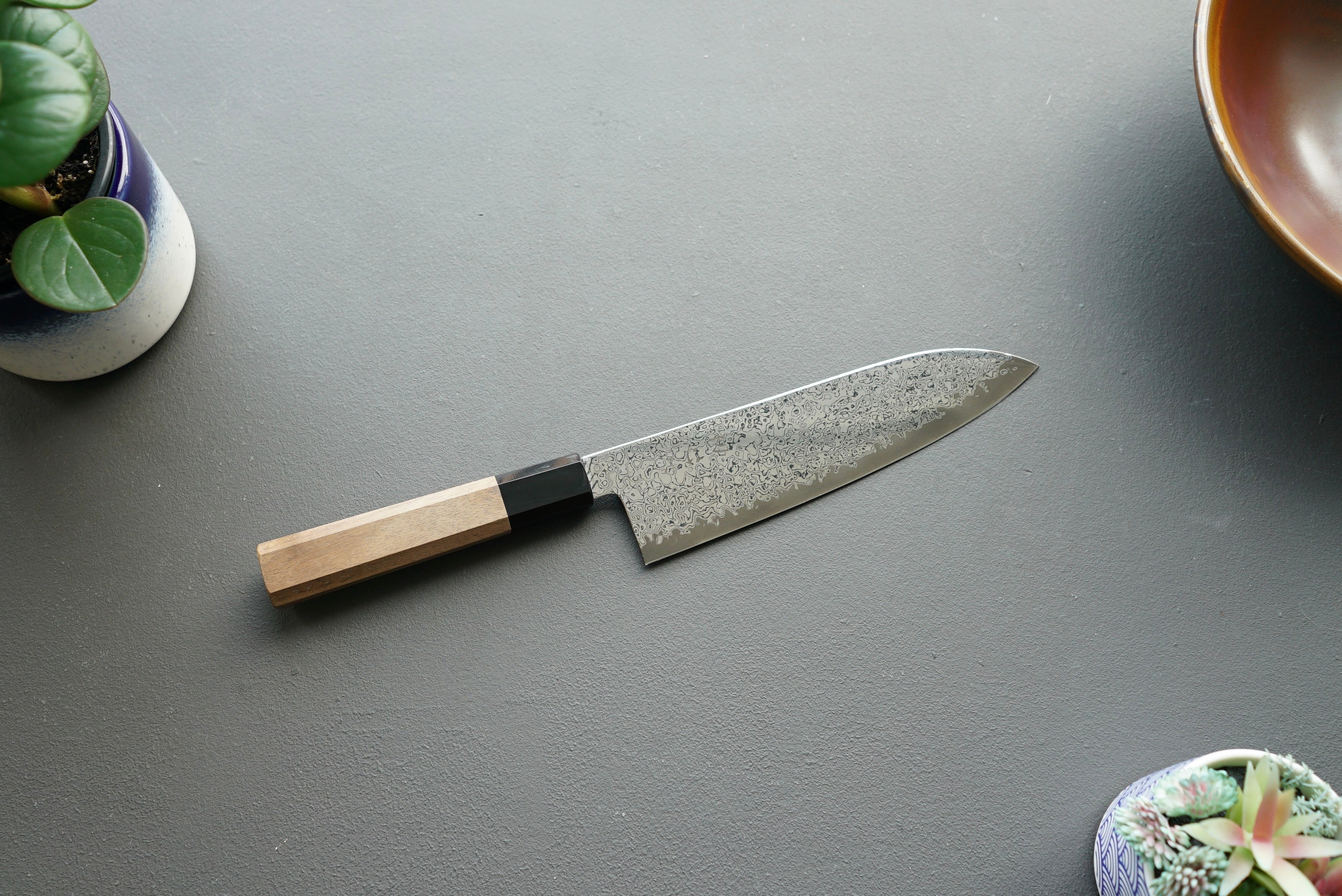 Hatsukokoro Sunaarashi Kurozome Damascus Santoku 180mm - Thecooksedge
