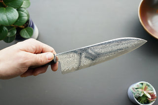 Hatsukokoro Sunaarashi Kurozome Damascus Santoku 180mm - Thecooksedge
