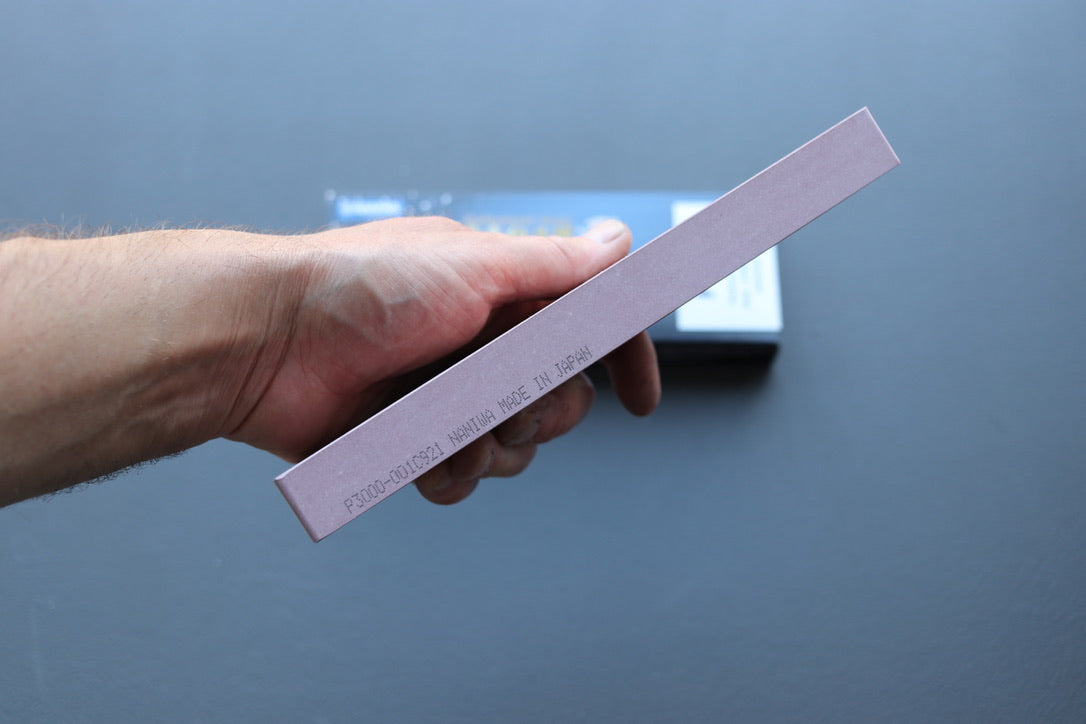 Naniwa professioanl 3000 GRIT 210x70x20mm - Thecooksedge