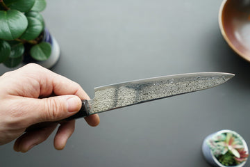 Hatsukokoro Sunaarashi Kurozome Damascus Petty 150mm - Thecooksedge