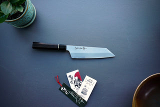 Itsuo Doi Homura SP Kengata Santoku 195mm w/Saya - Thecooksedge