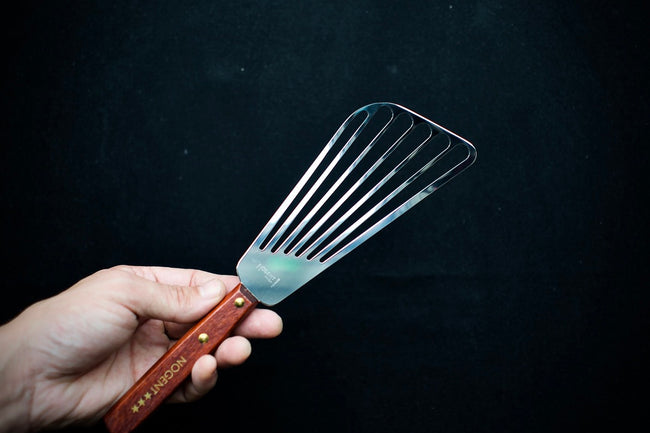 Nogent 3 star wood handle fish spatula - Thecooksedge